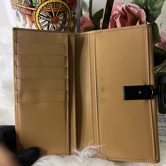 Gucci Leather Wallet with Vintage Clasp - Picture 5 of 15